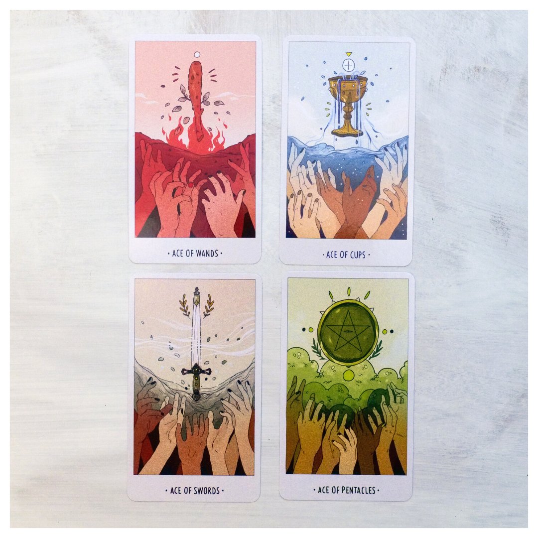 White Numen Sacred Animal Tarot Deck - A Riffle In Time